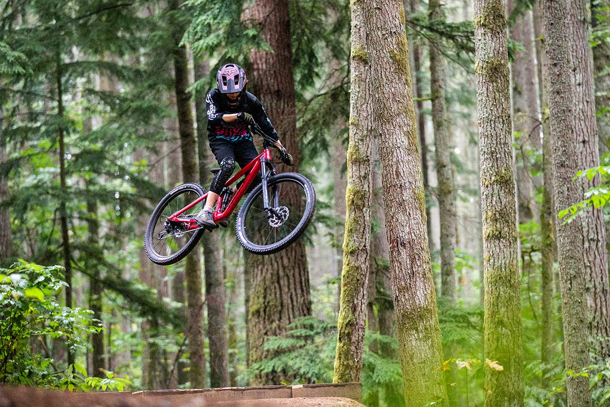 The 2020 Norco Sight Youth is a progressive-looking children’s full suspension MTB