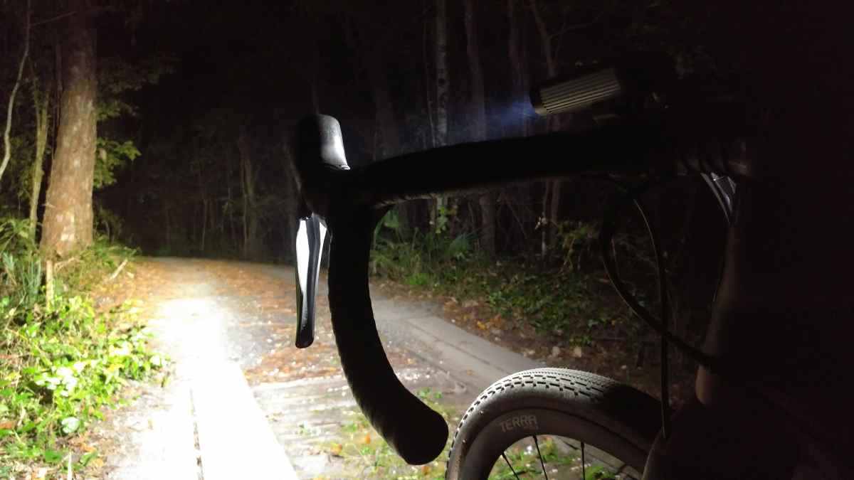 Review: Ravemen PR1600 1,600-Lumen Dual-Beam Headlight
