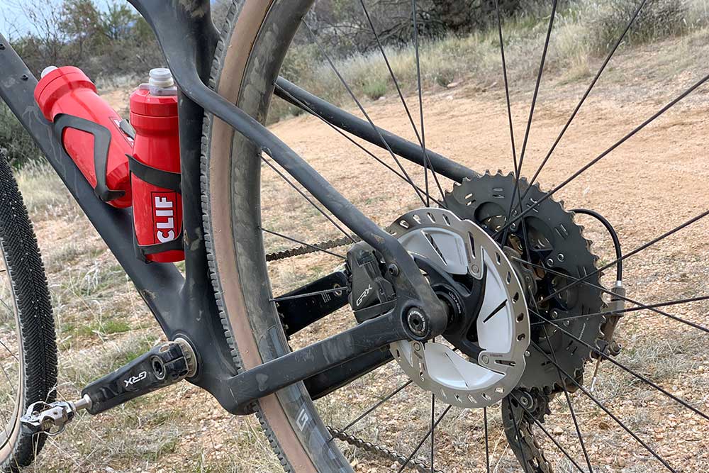 can the evil chamois hagar gravel bike take racks and fenders