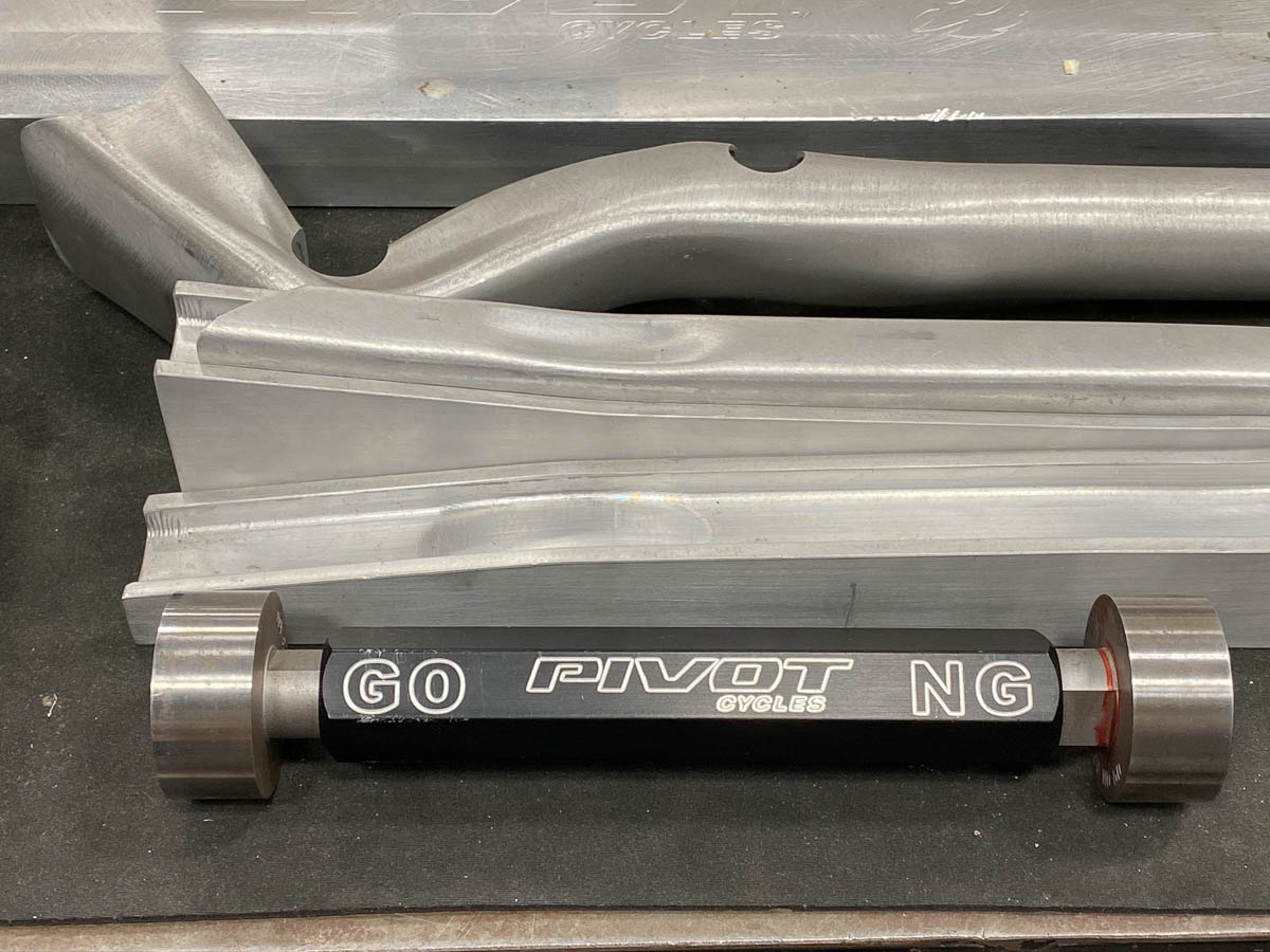 Pivot Switchblade Gets Sharper w/ all new frame, more travel, updated geo & Fox Live
