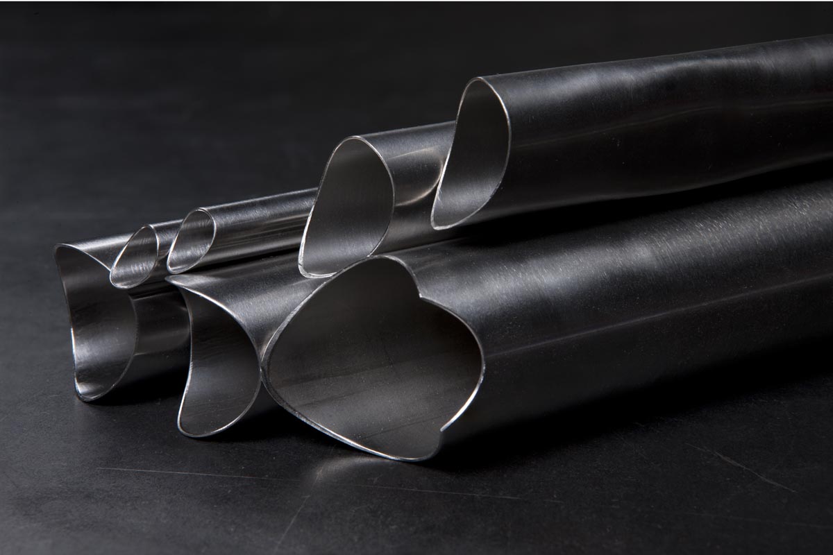 Moots Womble widens tire clearance & tubing for aggressive new titanium hardtail