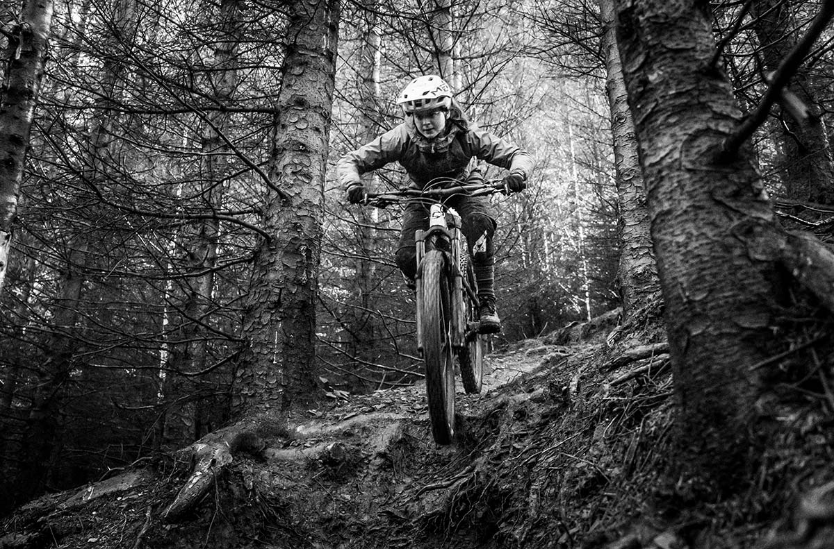 jessie-may-morgan-enduro-innerleithen-tweed-valley-the-path-programme-mtb