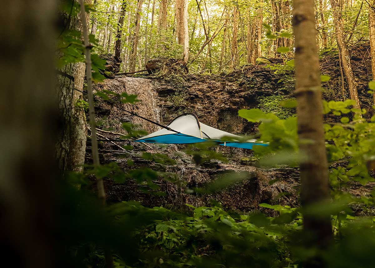 one-person-hammock-style-tent-suspended-flotaing
