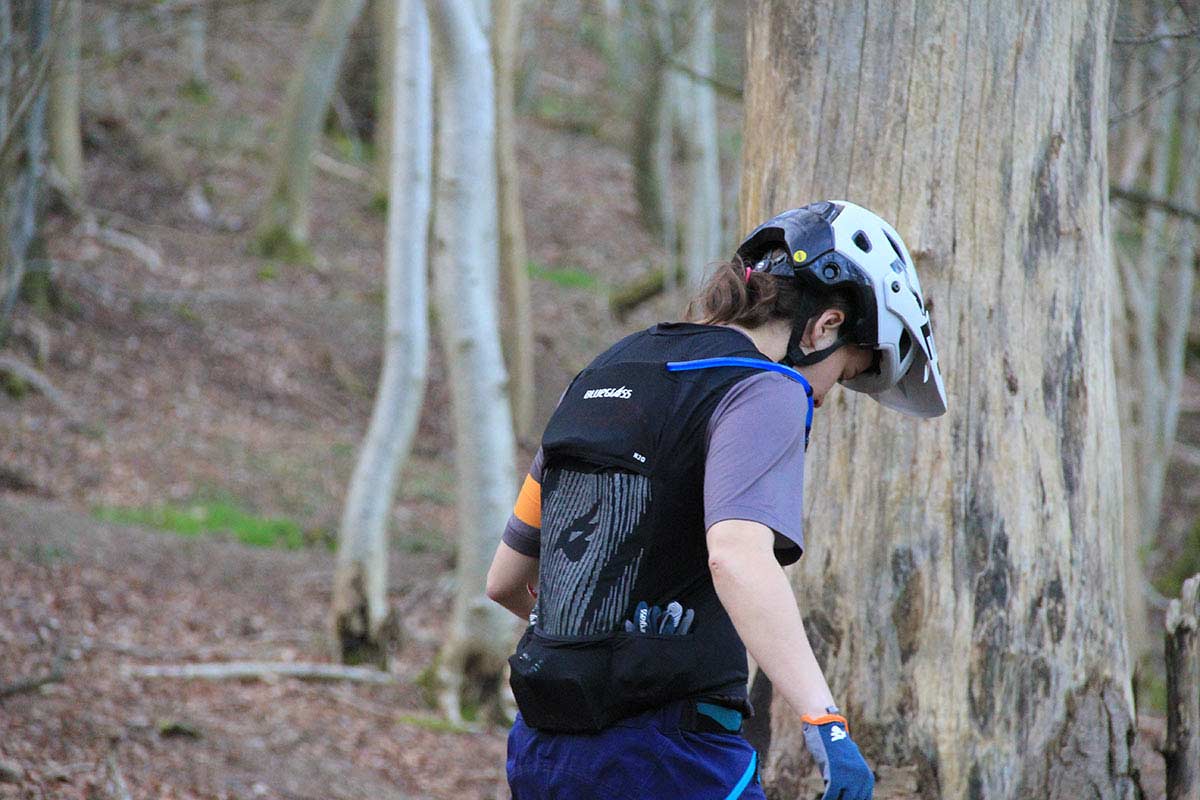 bluegrass ce certified back protector for enduro racing storage pockets water carry