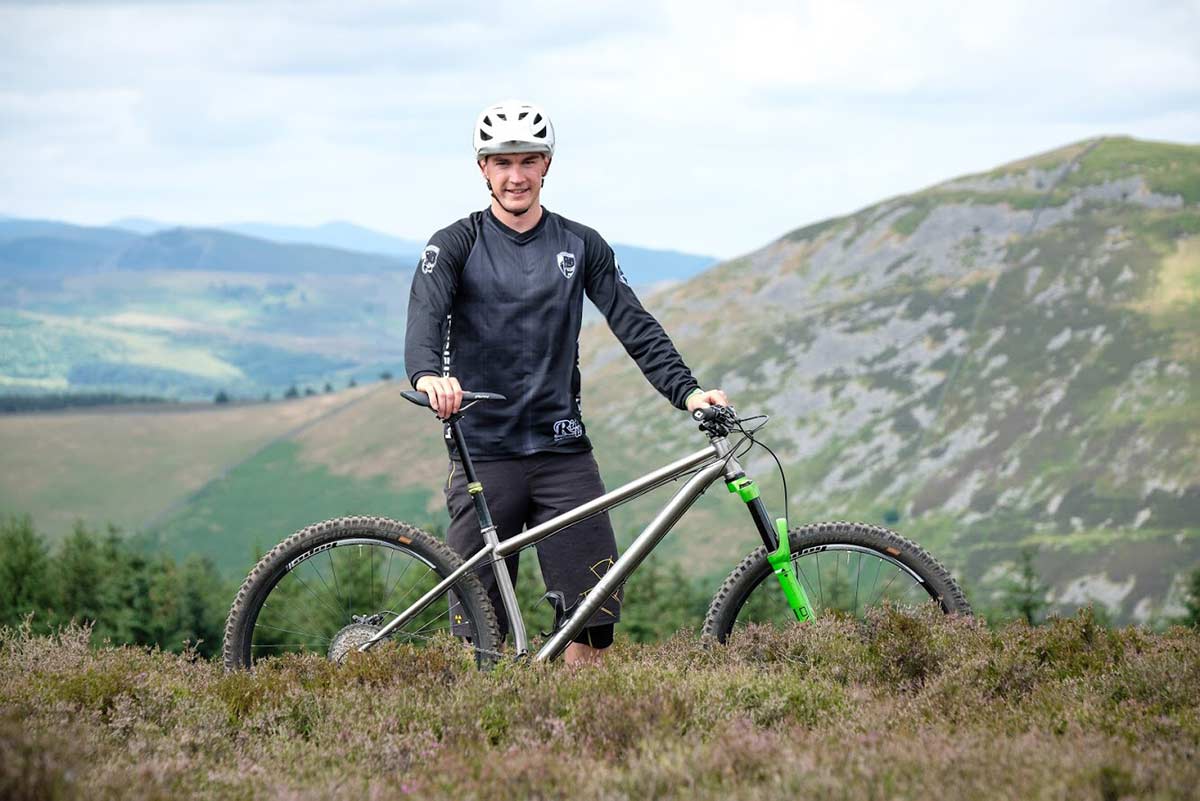 lewis-kirkwood-rides-a-hardtail-pipedream-moxie-enduro-bike
