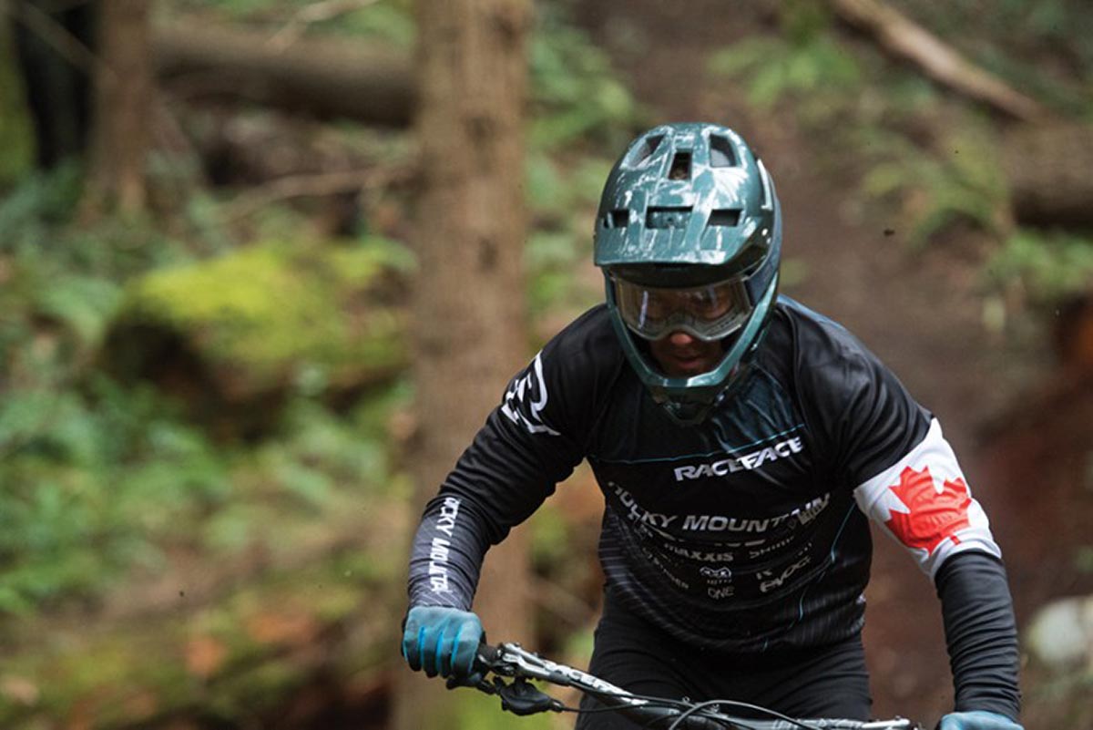 smith-mainline-full-face-helmet-enduro-mountain-biking-rocky-mountain-raceface-team