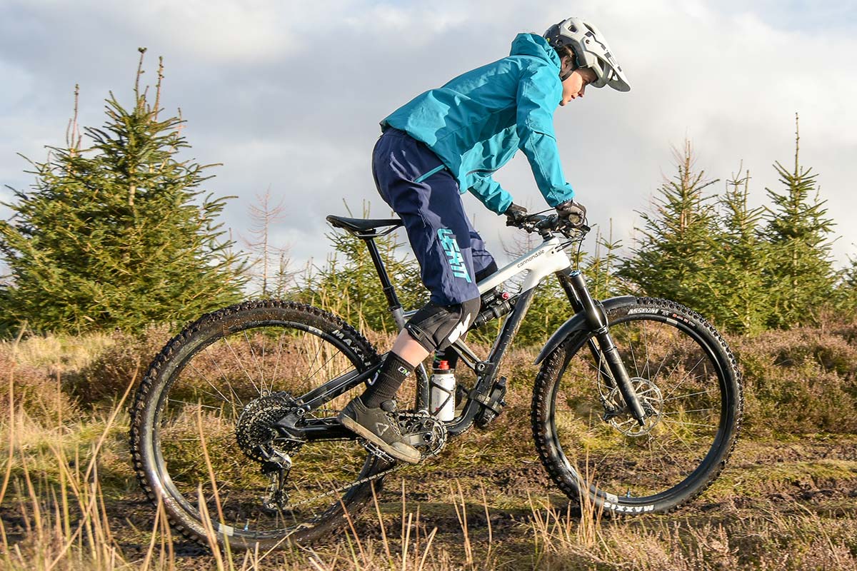 fabric scoop shallow elite saddle mtb enduro bike