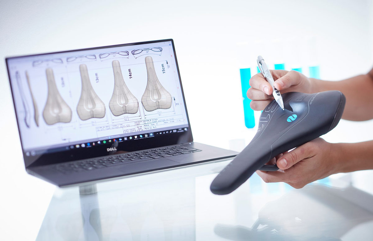 cycling saddle reduced padding middle section less pressure sensitive areas sqlab ergowave