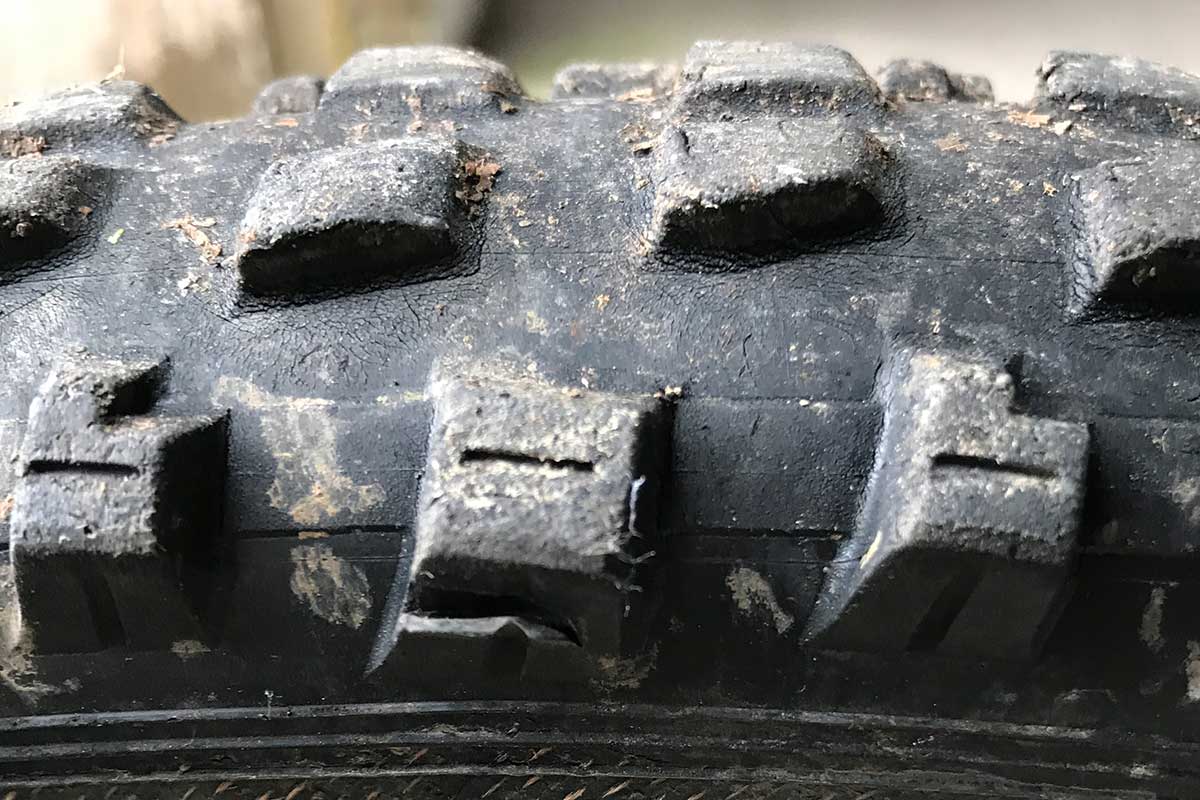 vee-tire-snap-trail-side-knob-instability-wear