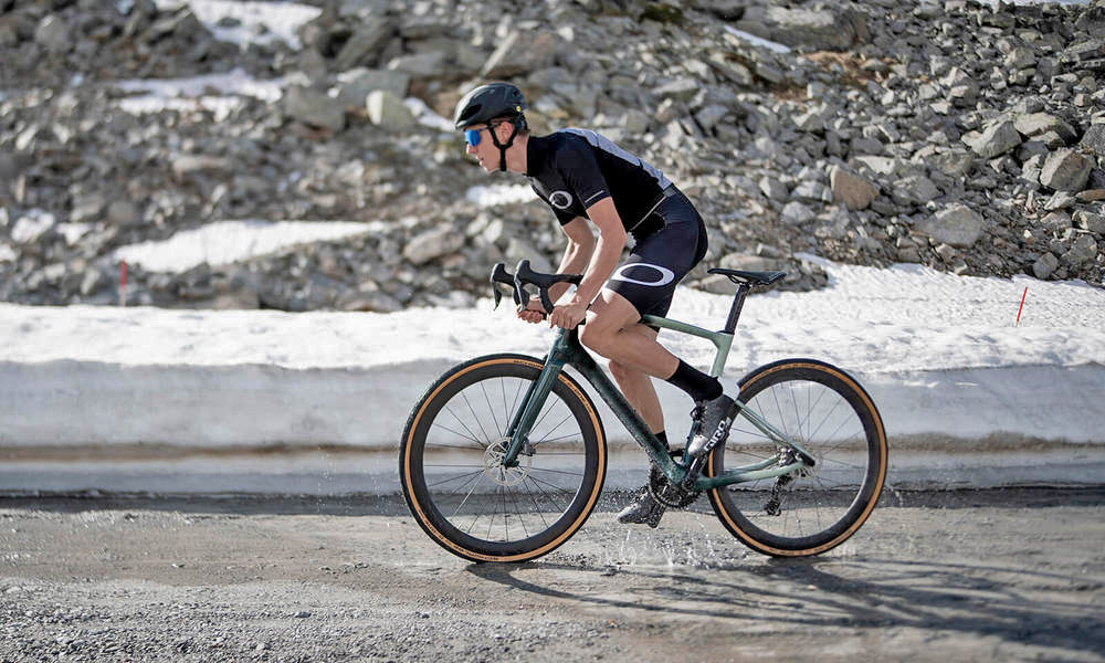 Classified Hub, Classified Power Shift Hub, wireless 2x internal hub gearing plus 11 speed cassette delivers wide range road gravel bike bikepacking drivetrain