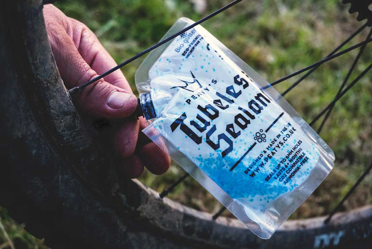 peatys tubeless sealant trail pouch bio glitter