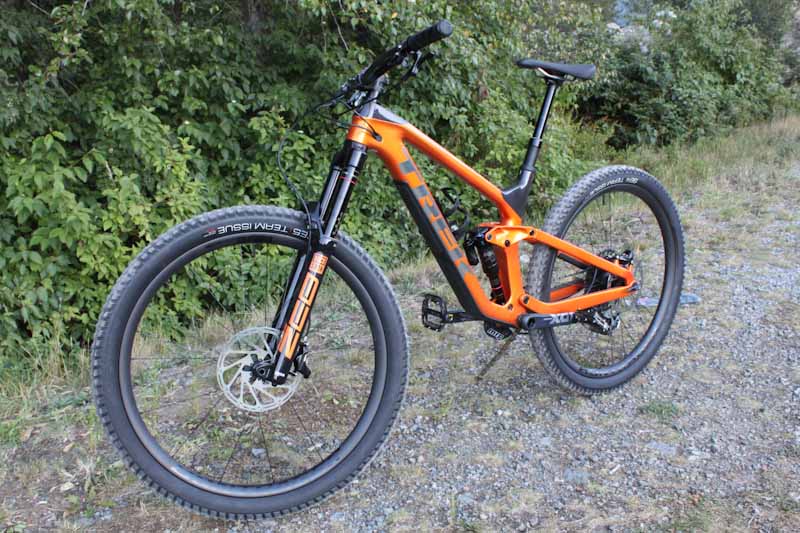 2021 Trek Slash 9.9 X01, angle