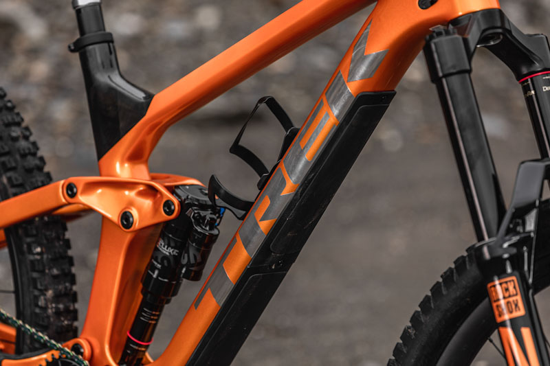 2021 Trek Slash, shock in front triangle