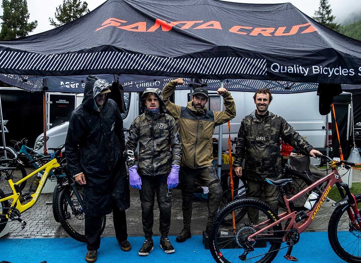 mark scott wears purplemarigold gloves ews zermatt practice day cold wet weather