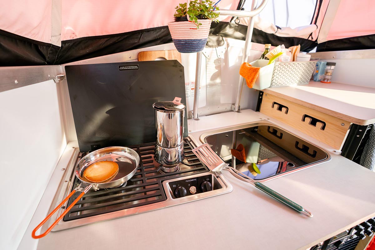 Taxa outdoors cricket cooking