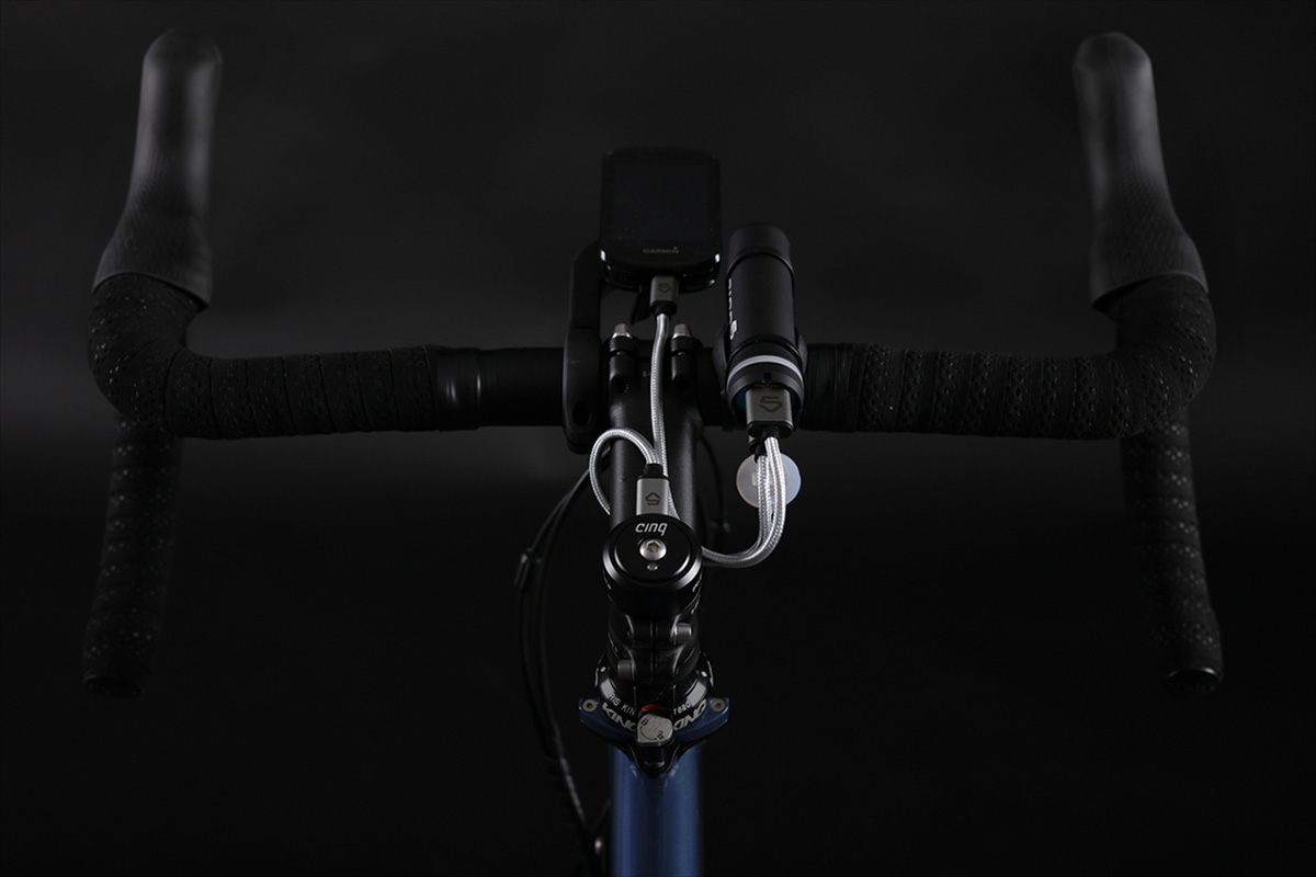 cinq plug5 pure with smart power pack 2 buffer battery charging garmin gps top cap mounted dynamo charging unit