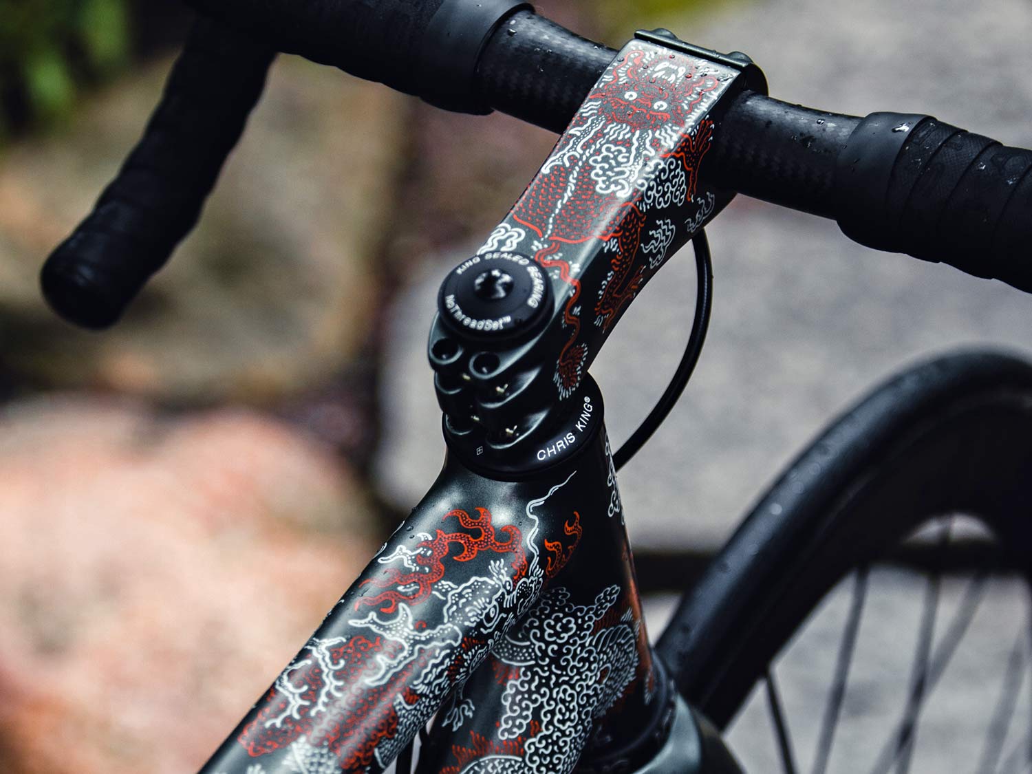 Festka Scalatore Samurai Prime road bike, full-custom hand-painted lightweight handmade Czech carbon road bike, design by Michal Bačák, painted THM stem