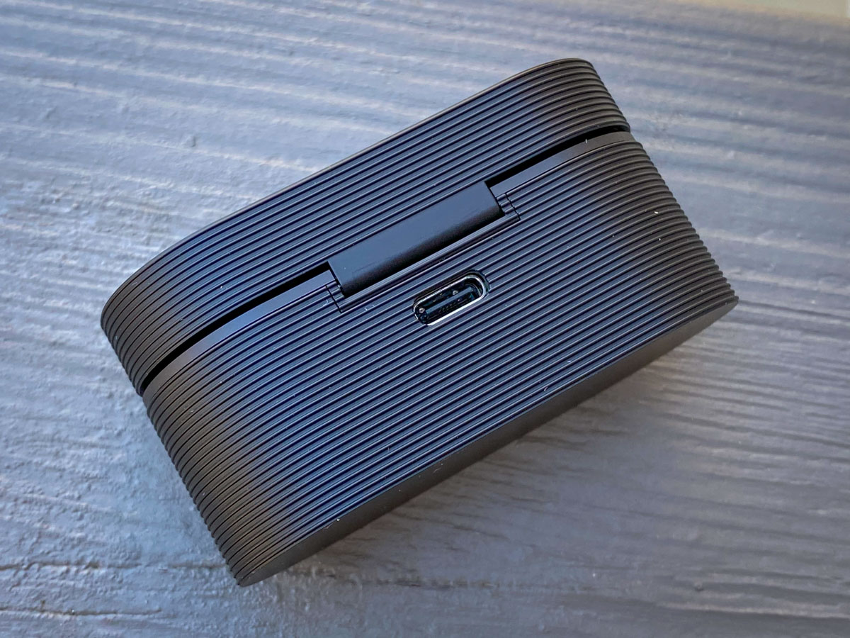 Rapha + Bang & Olufsen Limited Edition Beoplay E8 Sport earphones charging case