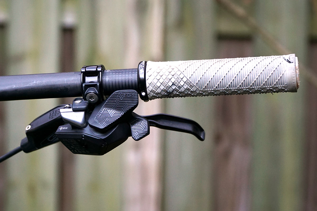new sram eagle axs shifter paddle for wireless shifter straight on view