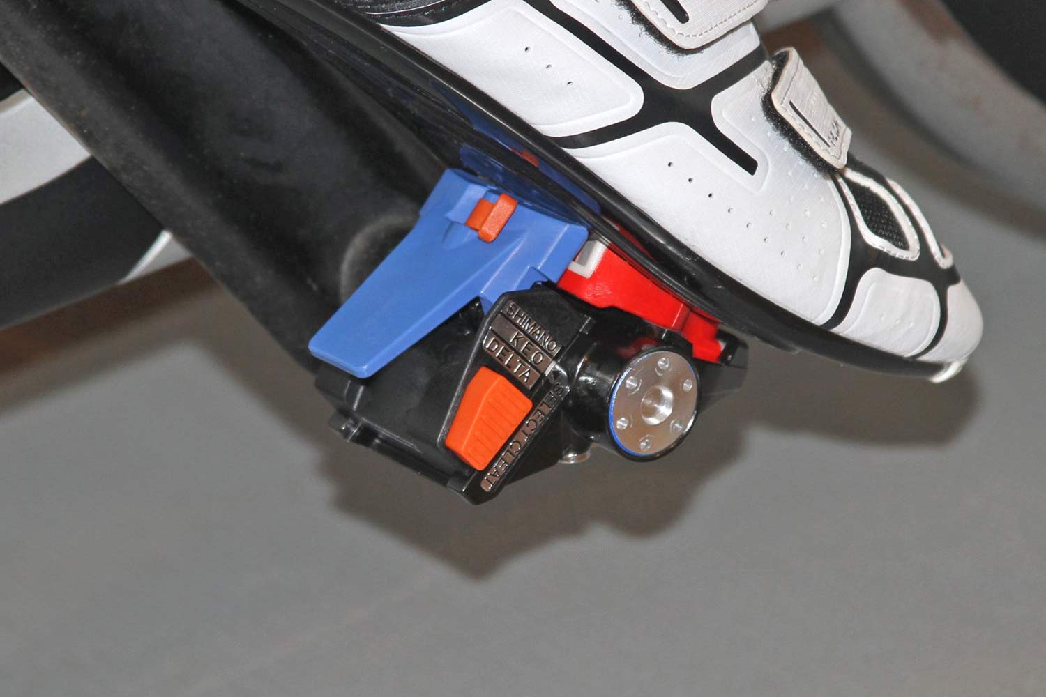 Fit5 universal Indoor Cycle Pedals; Look Delta or Keo, Shimano SPD-SL or SPD, toe-clip compatibility, on spin bike