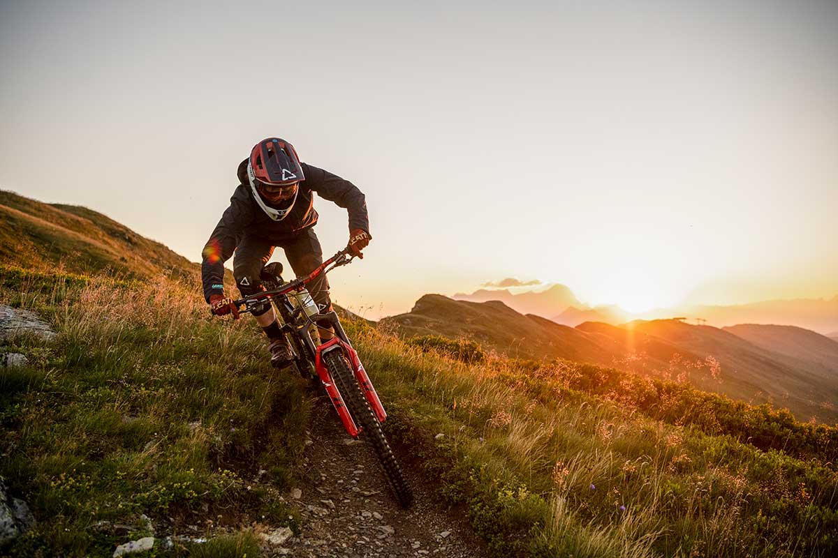leatt enduro helmet removable chinbar dh-certified
