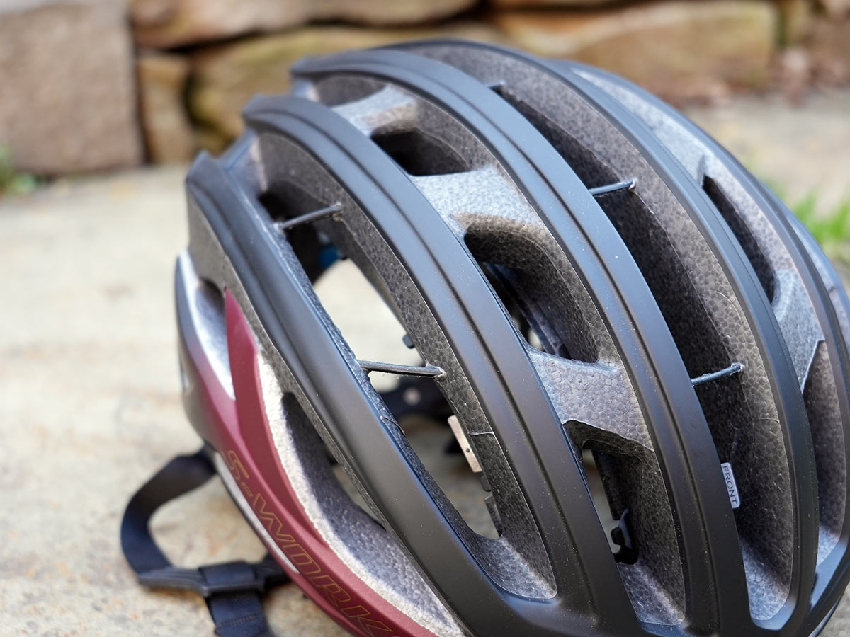 aramid rope tubes running through specialized prevail 2 vent bike helmet