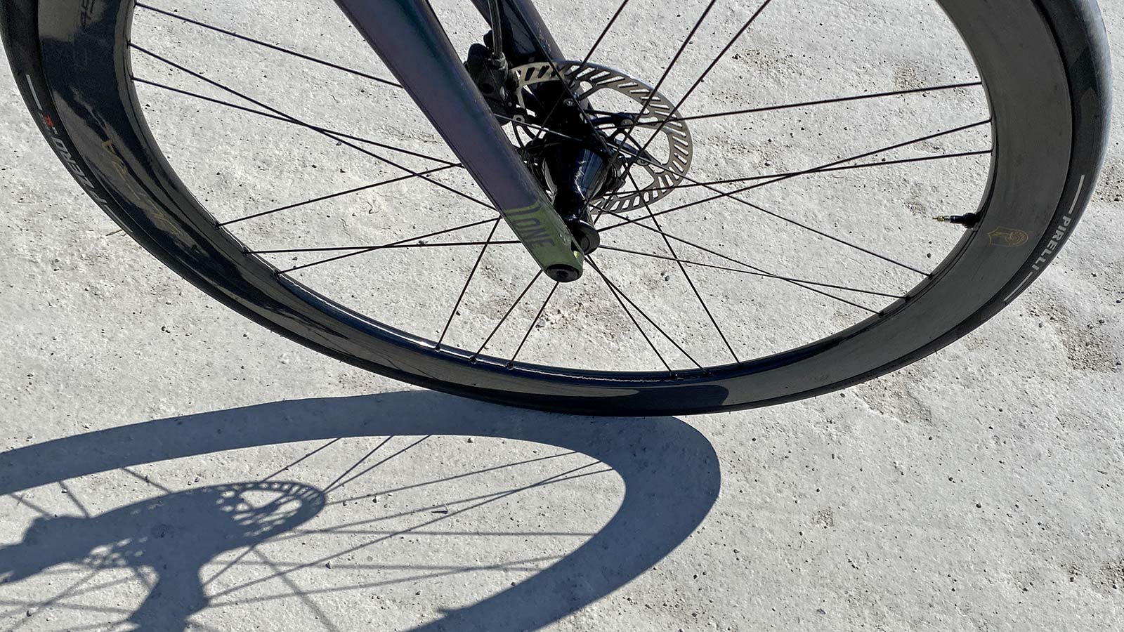 Review: new 2021 Campagnolo Bora Ultra WTO 45 aero carbon disc brake road bike wheels, close-up
