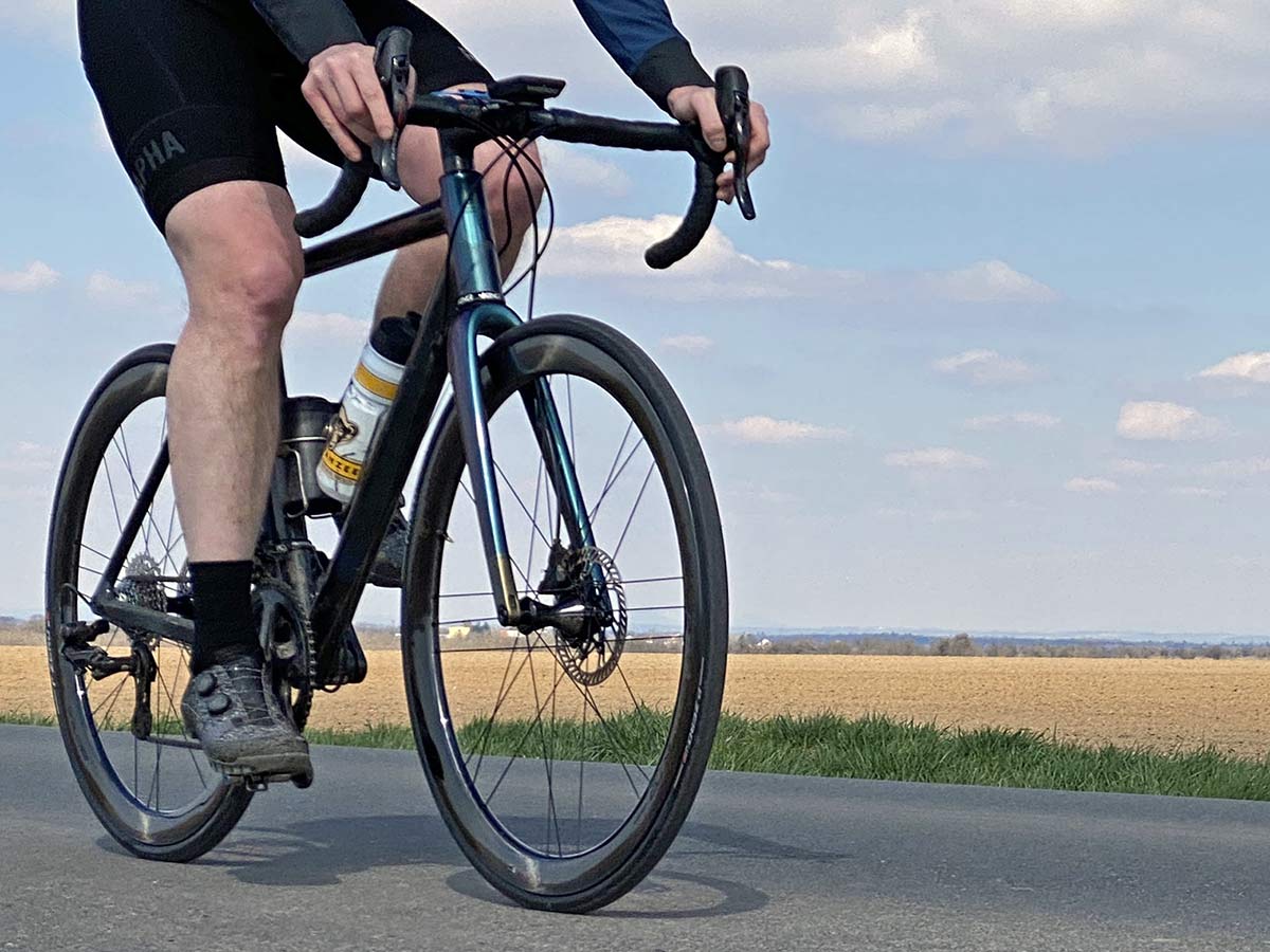 Review: new 2021 Campagnolo Bora Ultra WTO 45 aero carbon disc brake road bike wheels, riding