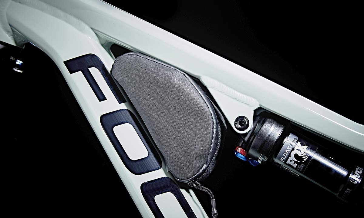 2021 Focus JAM affordable alloy 150mm 29er trail MTB all-mountain bike, direct-moutn tool bag