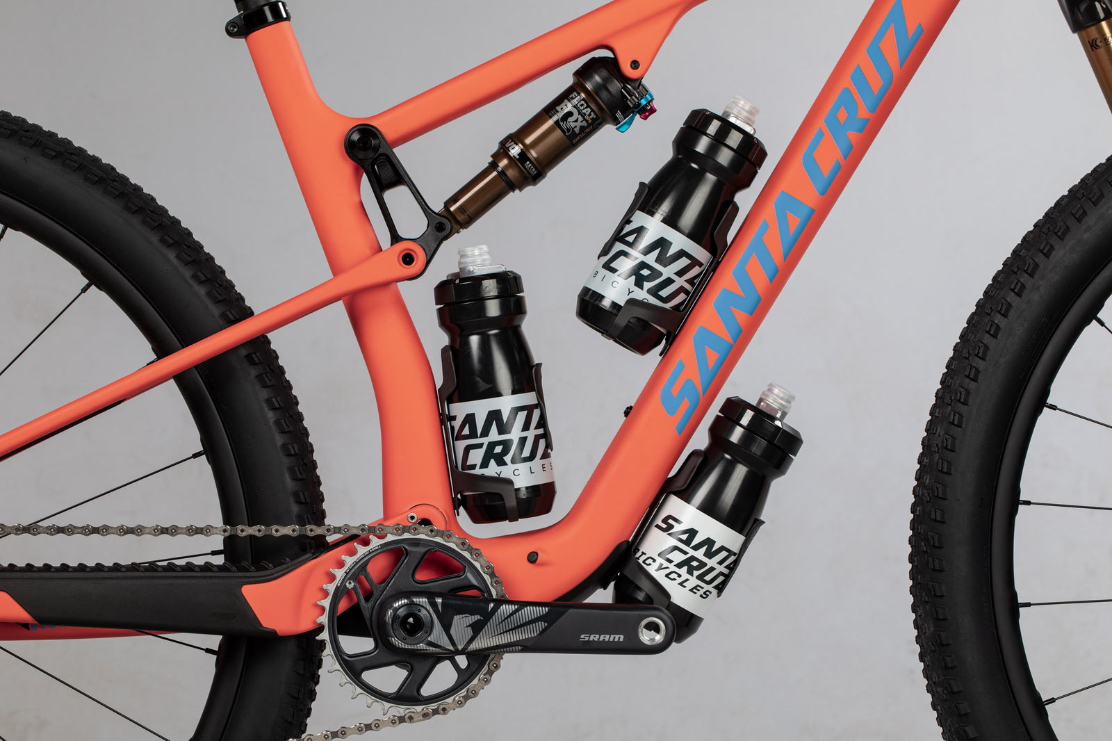 2022 santa cruz blur front triangle with three water bottles