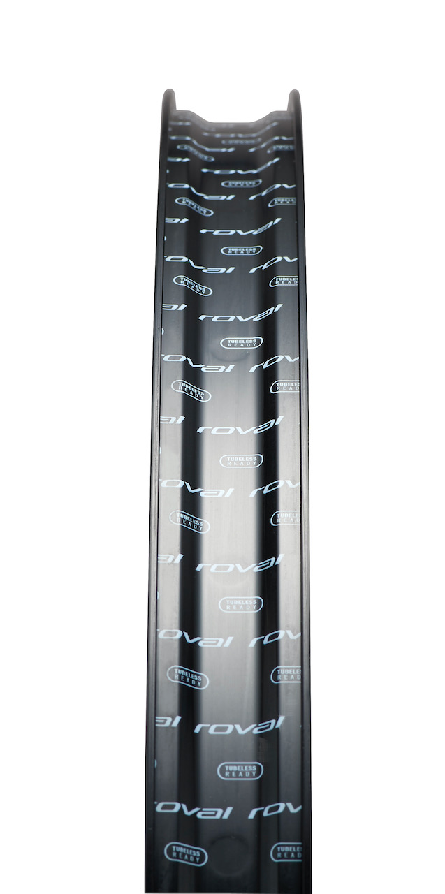 Roval Traverse Wheelset beadless rim detail