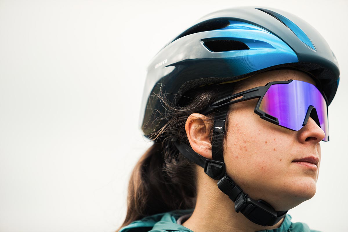 met manta mips road helmet review