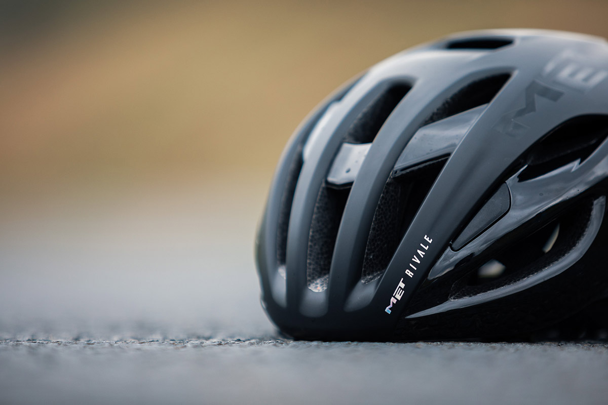 met rivale road helmet