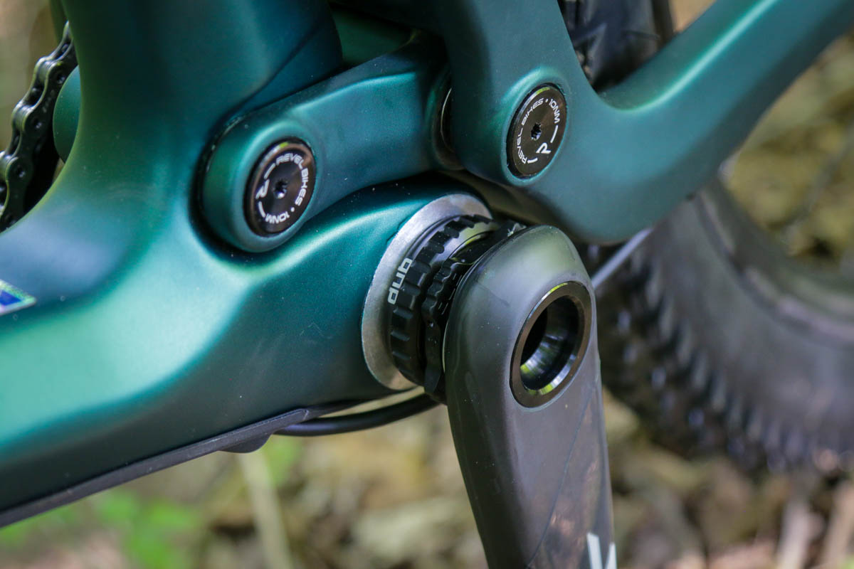 Threaded bottom bracket on Revel Ranger