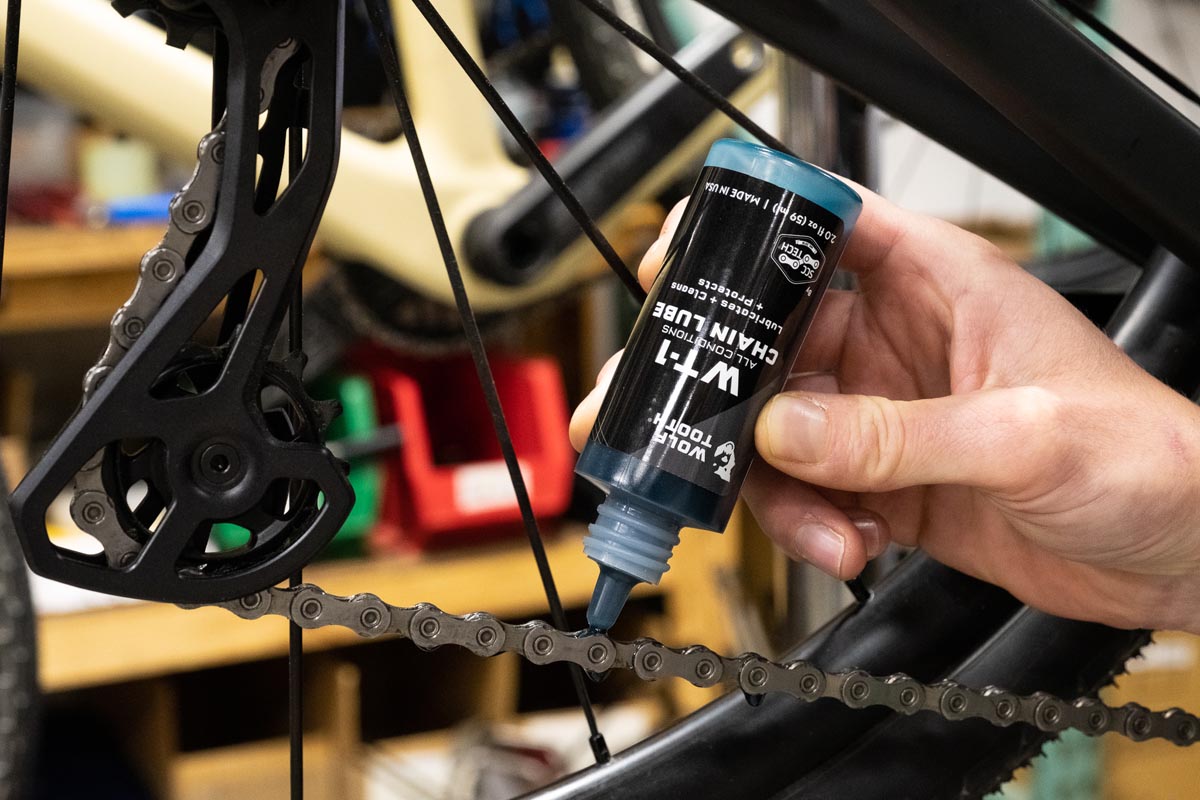 Wolf Tooth WT-1 Synthetic Chain Lube application