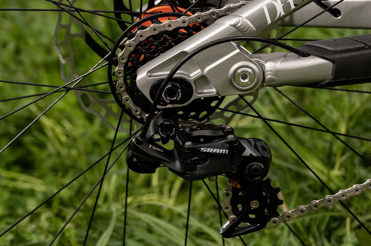 commencal supreme dh prototype cassette derailleur dropouts adjustable length chainstay
