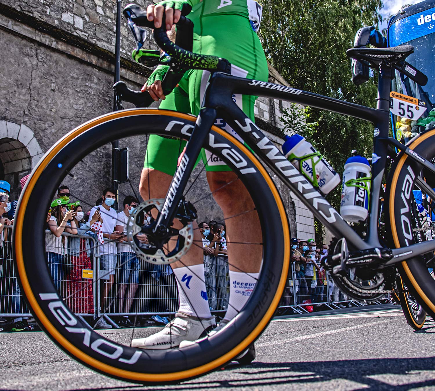 2021 Mark Cavendish 3x Tour de France stage winning green sprinter jersey Specialized S-Works Tarmac SL7, photo by Chris Auld, pre-race