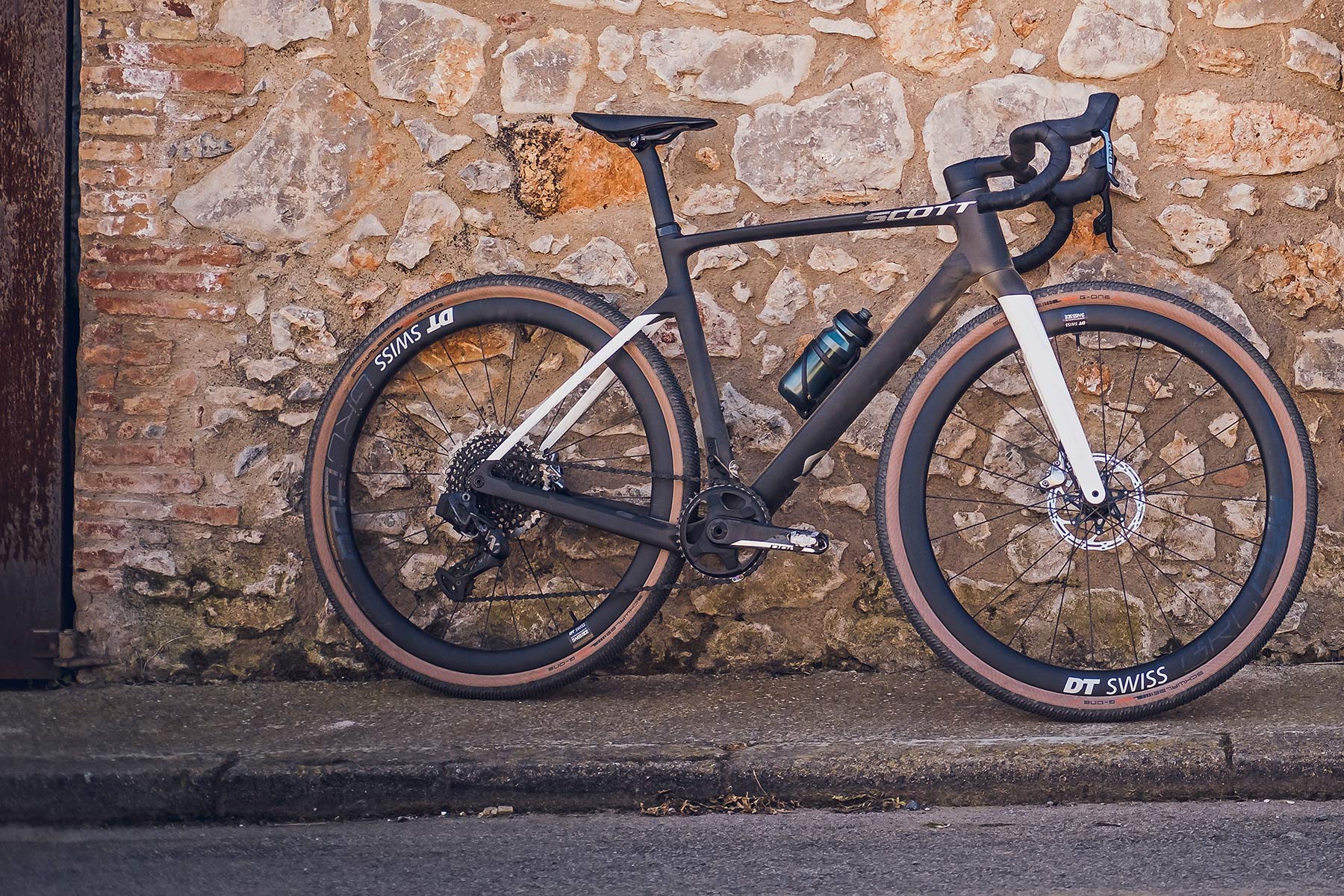 2022 Scott Addict Gravel aero integrated carbon gravel bike, Tuned