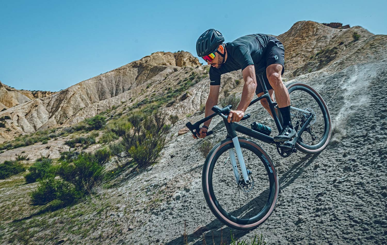 2022 Scott Addict Gravel aero integrated carbon gravel bike_Tuned.jpgdescending