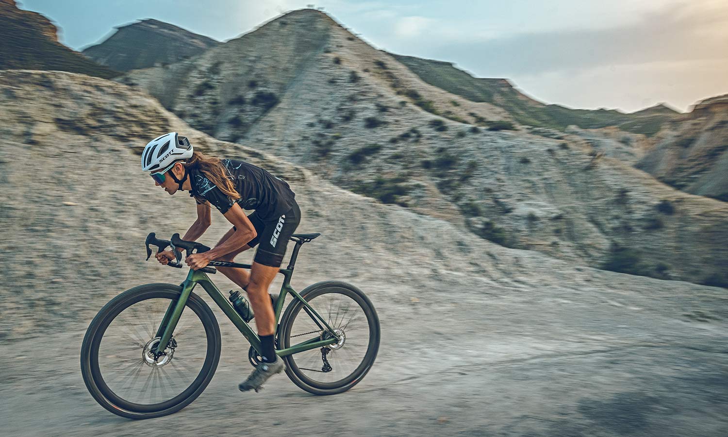 2022 Scott Addict Gravel aero integrated carbon gravel bike, riding