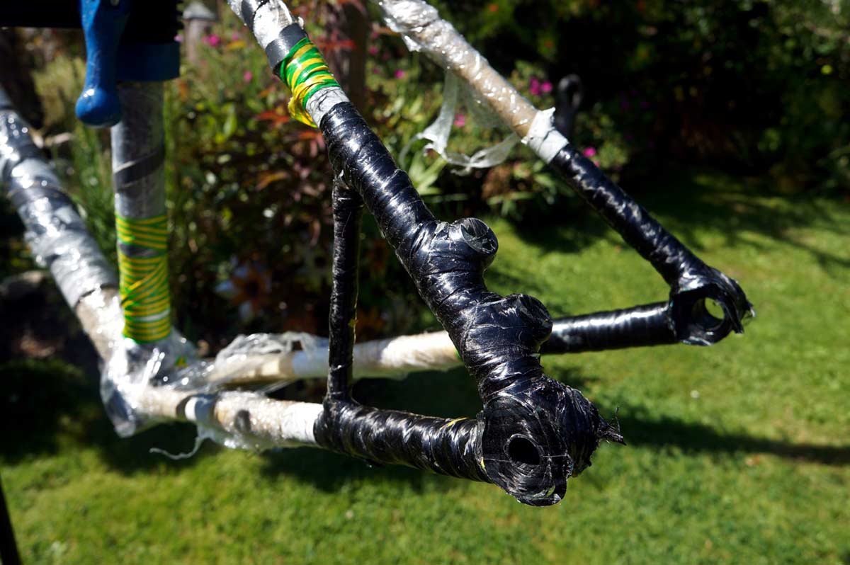 earthbound gravel bike rear end standard spacing 45c tire clearance