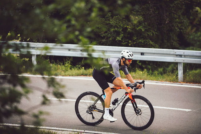Meridas 2022 Scultura Team riding in the drops