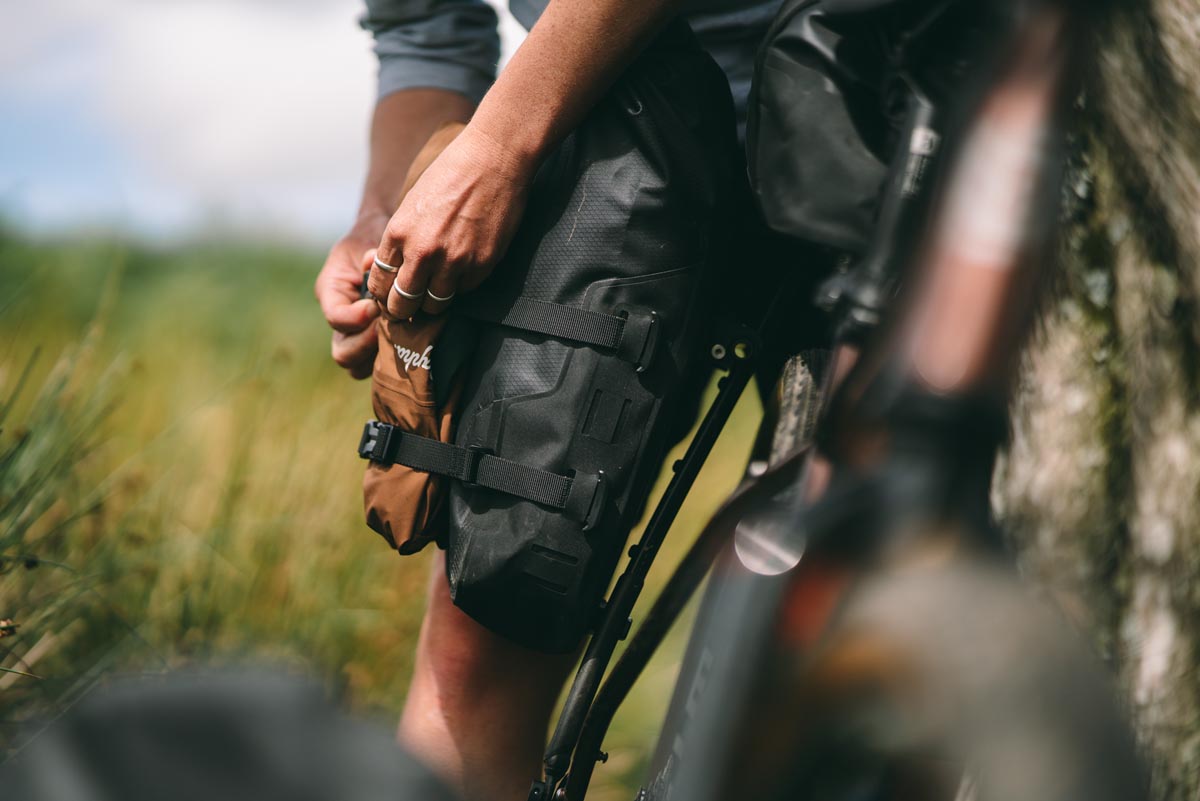 Tailfin Mini Pannier compression straps