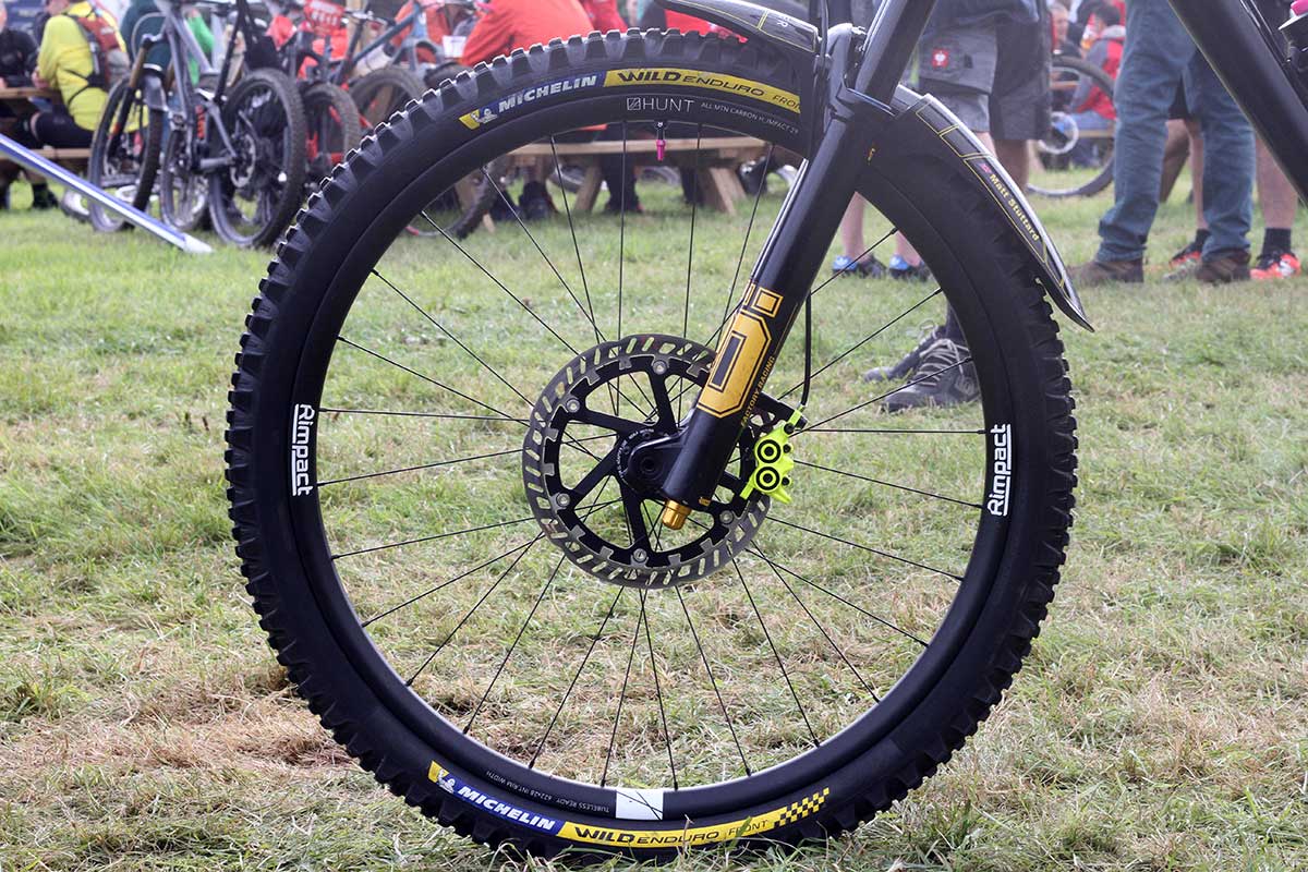 matt stuttard privateer 161 pro bike check hunt all-mountain carbon h_impact wheels