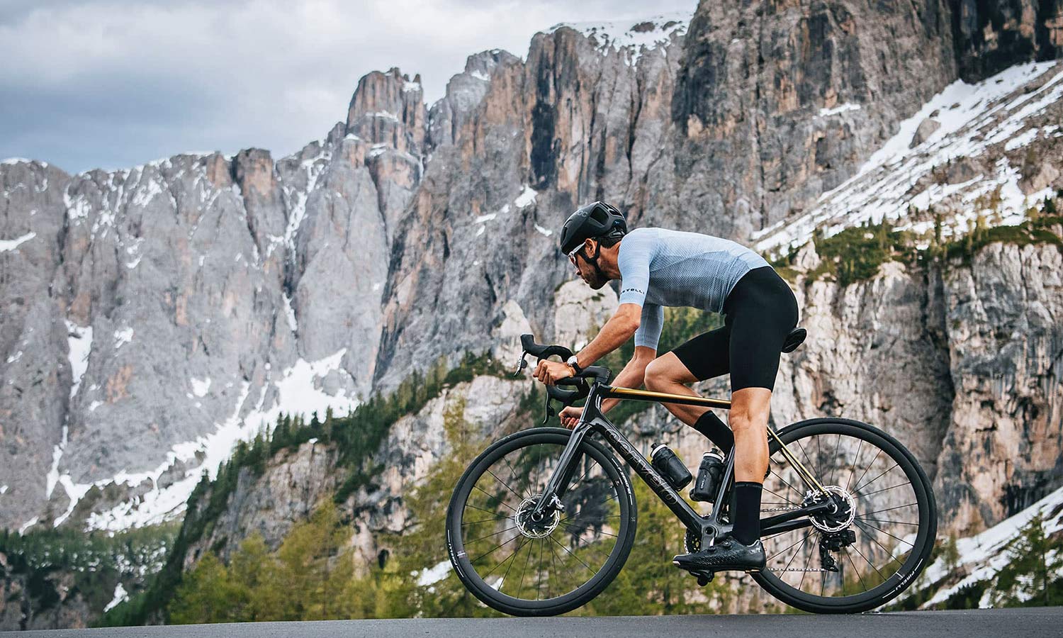 2022 Cervelo R5 Disc lightweight carbon all-rounder classic road bike, riding DOlomites
