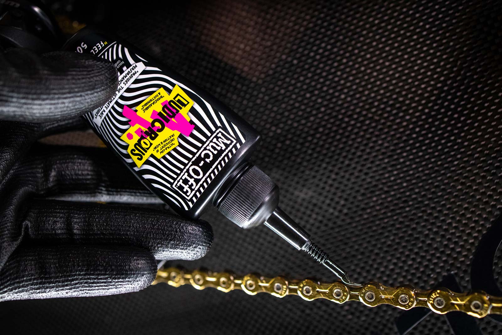 muc-off ludicrous af chain lube application