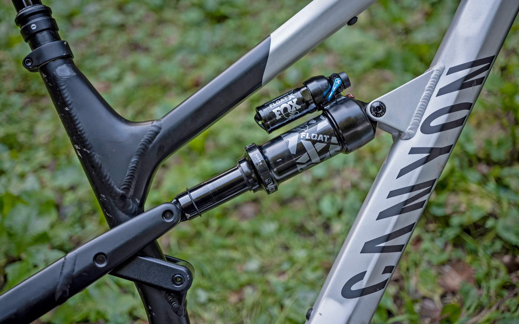 2022 Canyon Spectral AL affordable alloy trail all-mountain bike, photo by Roo Fowler, aluminum frame detail