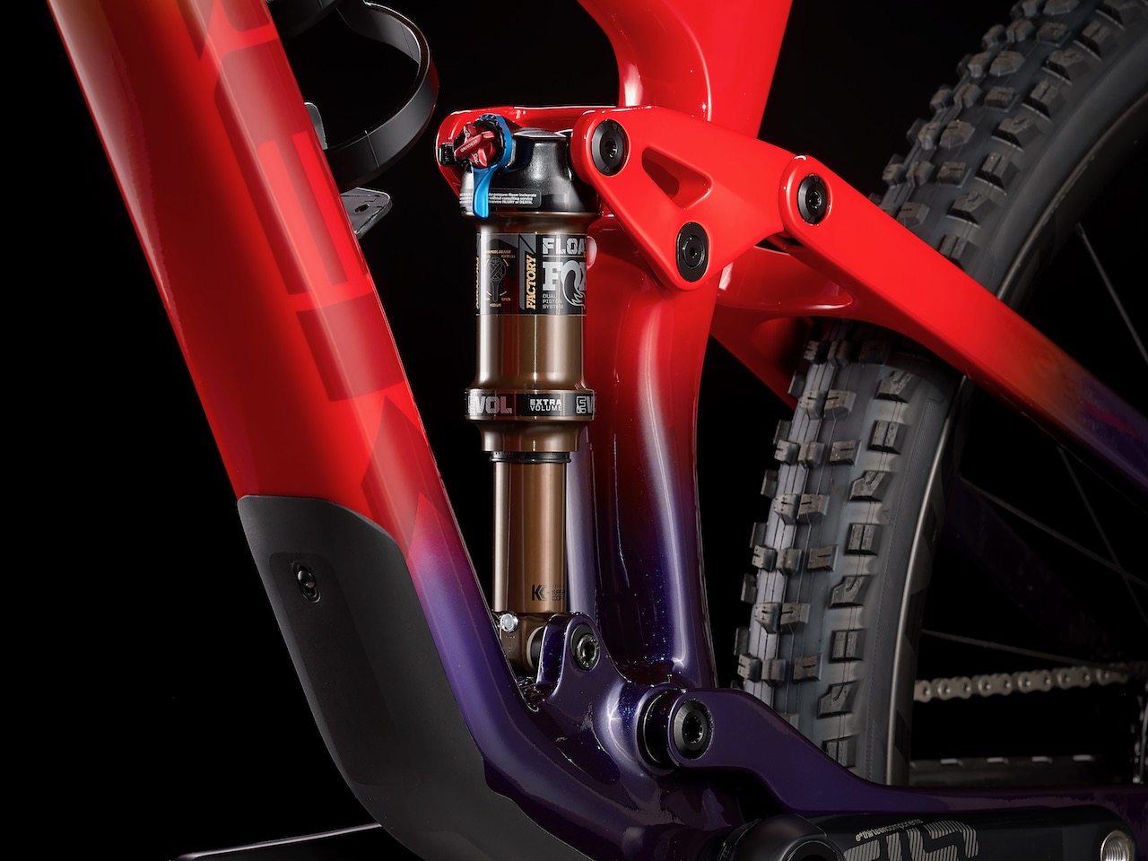 2022 Trek Top Fuel 9.9 XTR shock detail