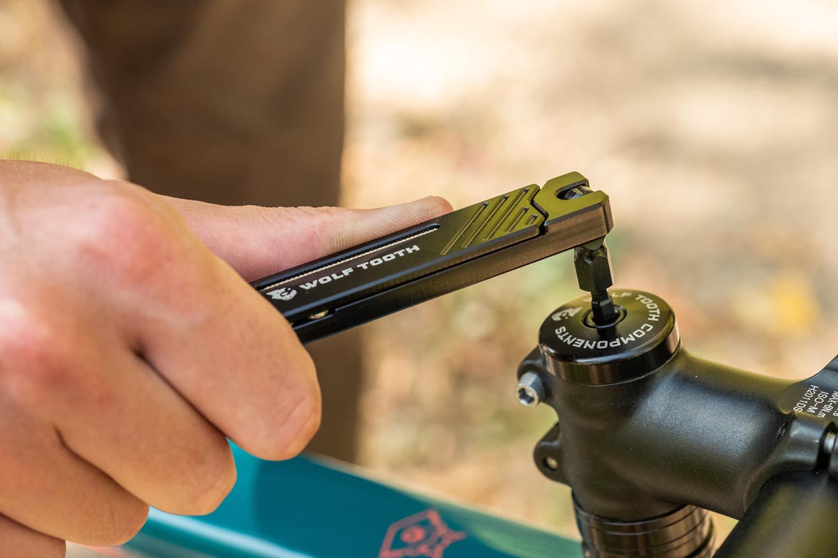 Wolf Tooth Components 8-Bit mutil-tool System headset adjustment