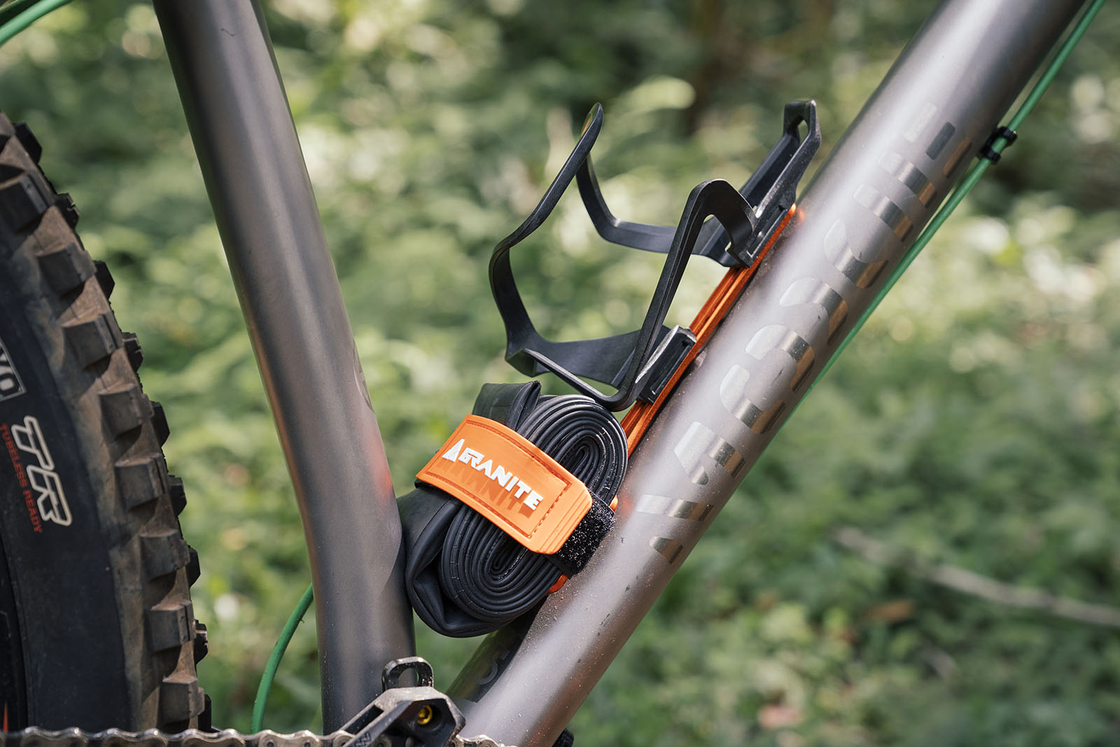 the granite designs portaledge xe strap mount attached to bosses on the down tube